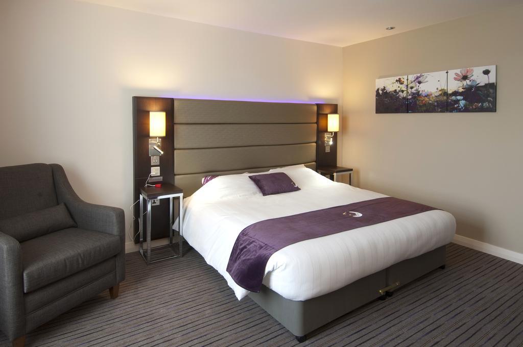 Premier Inn Aldershot Eksteriør bilde